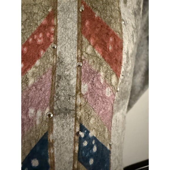 LOVE + LACE Top Women’s M Gray 3/4 Sleeve Bling Skii Season Graphic Sweater - Picture 7 of 11
